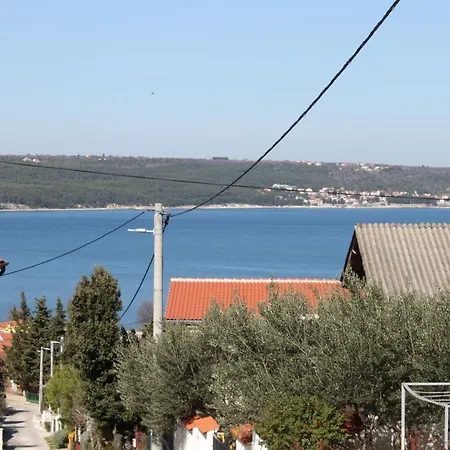 Kuca U Mornara * غورني كارين