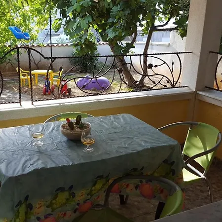 Kuca U Mornara بيت ضيافة غورني كارين