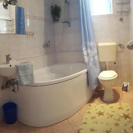 Kuca U Mornara غورني كارين